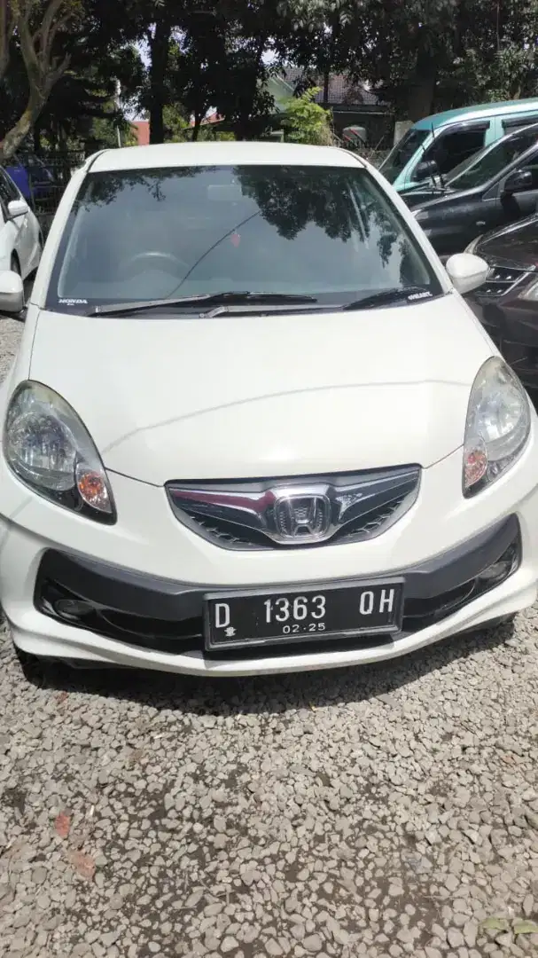 Bismillah numpang jual honda Brio ckd metic 2014.no.D.putih