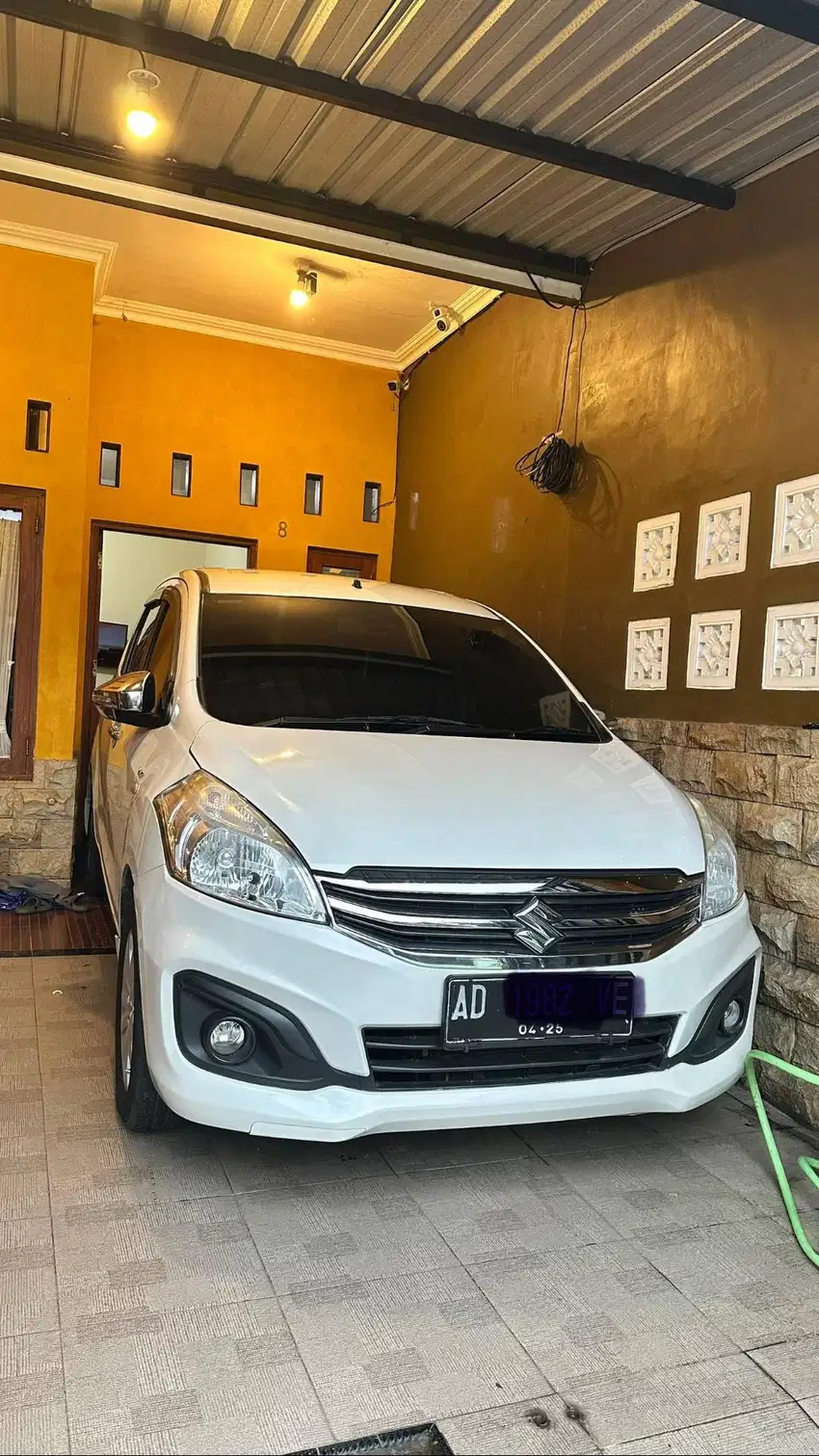 Mobil Suzuki Ertiga GL 2017 warna Putih