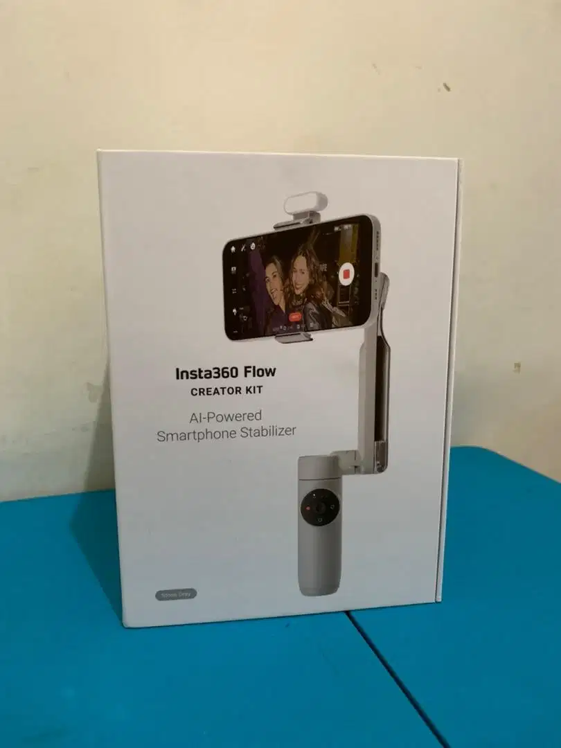 Insta 360 Flow Creator Kit Gimbal Handphone