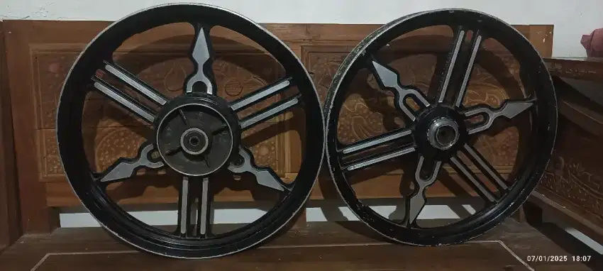 Velg yamaha fiz R