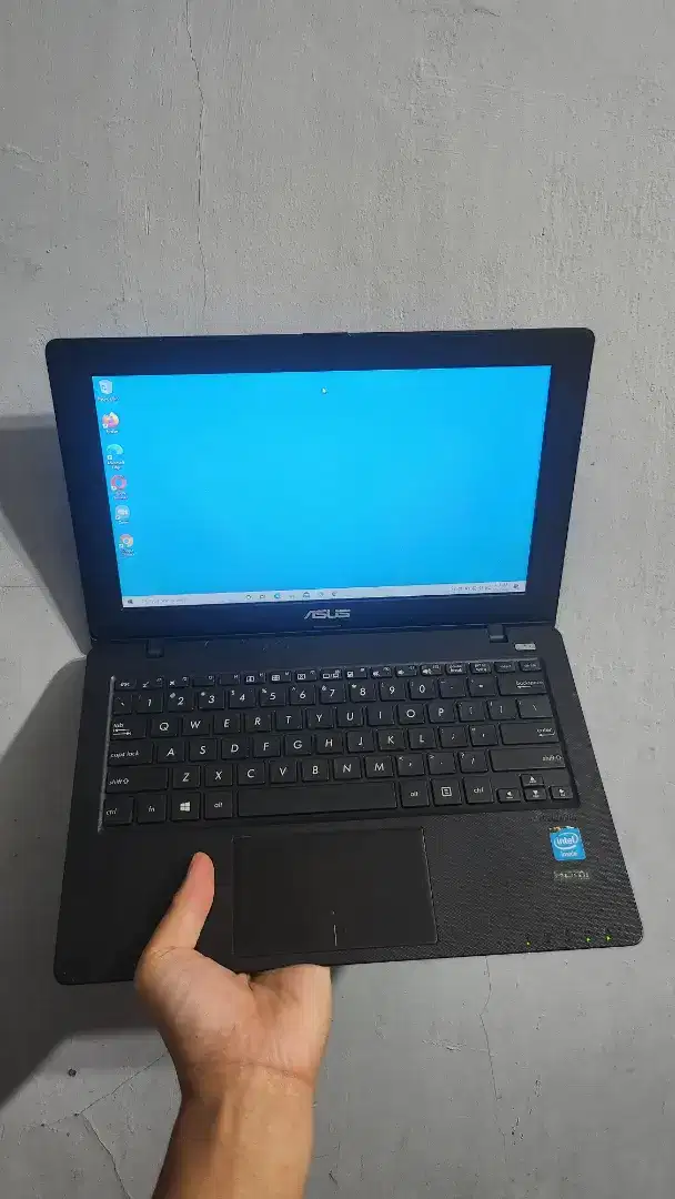 Laptop ASUS X200M Celeron N3060/2GB/HDD250GB/Win10 Murah