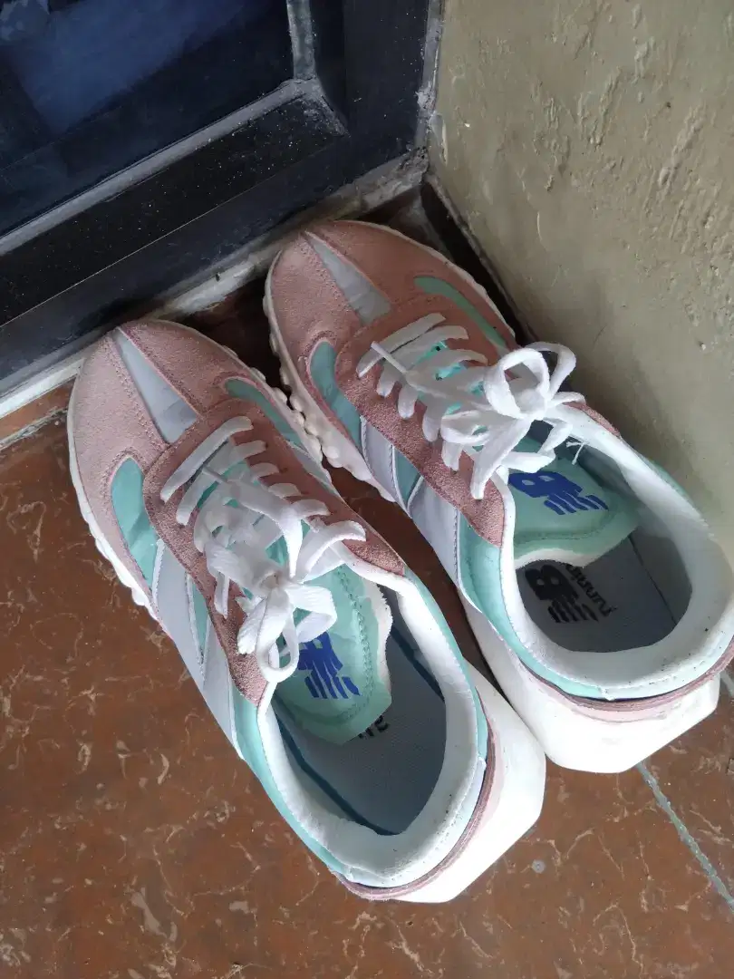 Sepatu Olahraga Wanita New Balance Pink Tosca