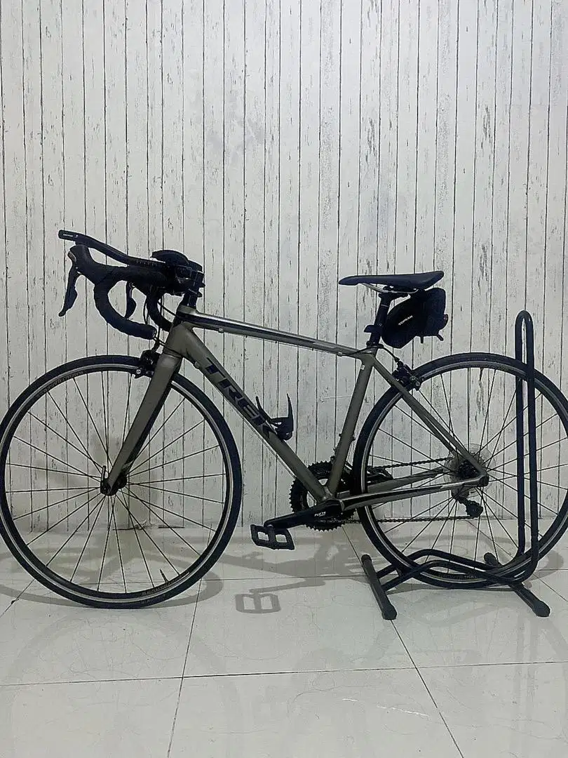 Di jual Roadbike TREK  size M warna grey