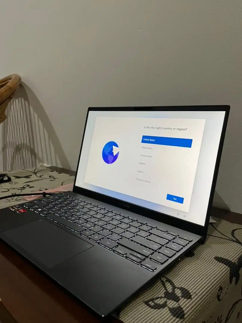 Dijual Laptop ASUS ZenBook UM425UAZ