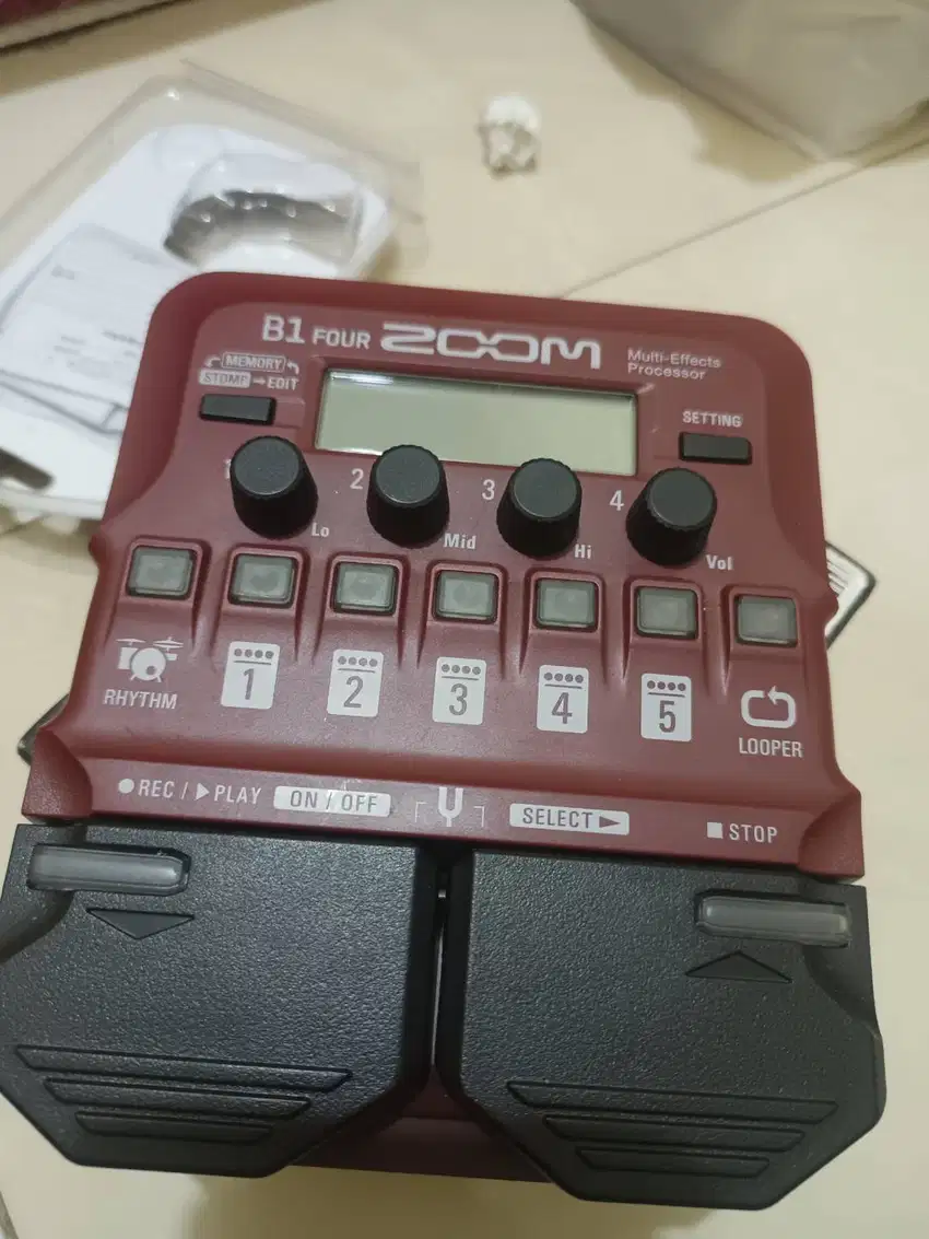 Efek Bass Zoom B1 Four