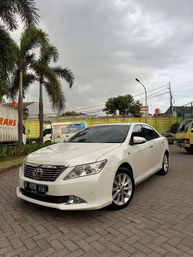 Dijual Camry 2.5 V A/T 2013