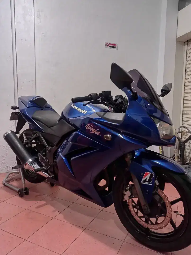 Moge Kawasaki Ninja 250 R Karbu Biru Dongker Mulus Terawat Langka