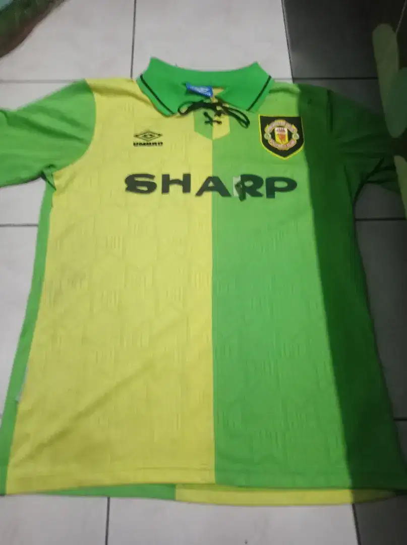 Retro MU hijau kuning