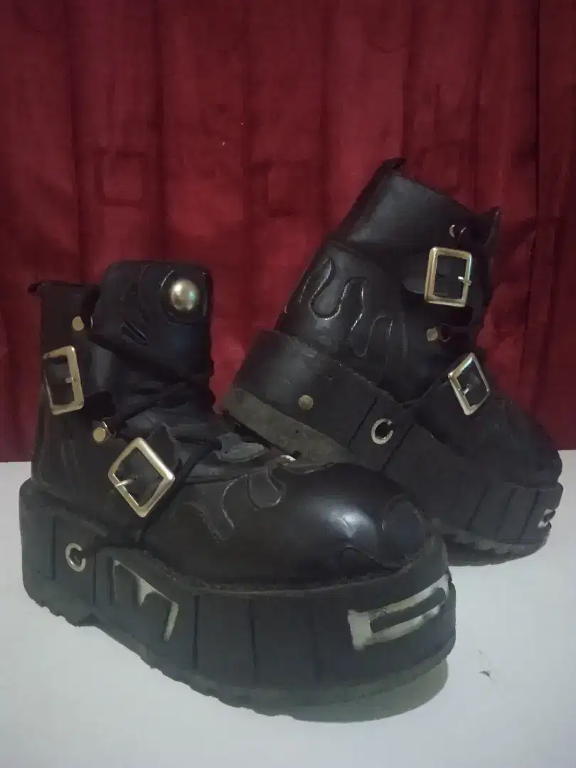 Sepatu Boots kulit