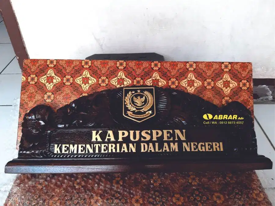 PAPAN NAMA MEJA UKIRAN KAYU