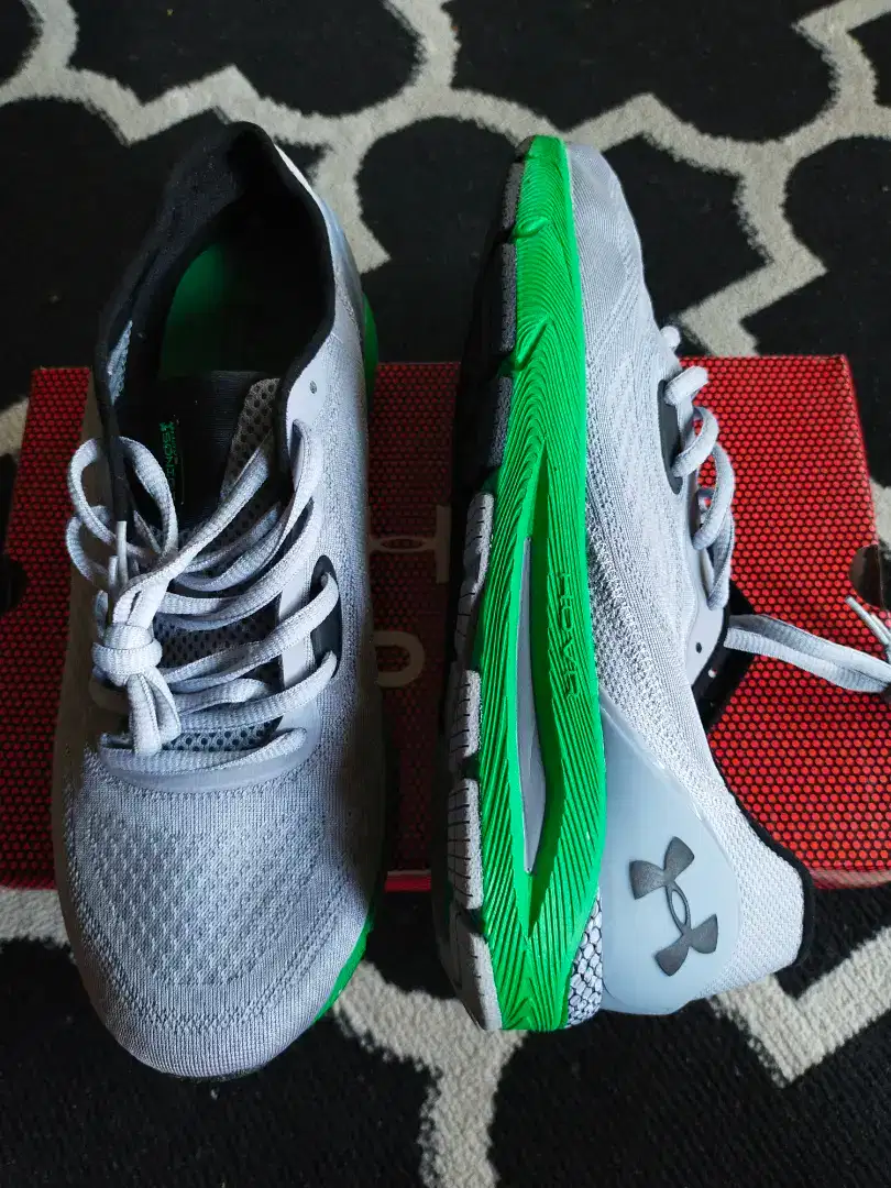 Sepatu Under Armour Hovr Sonic