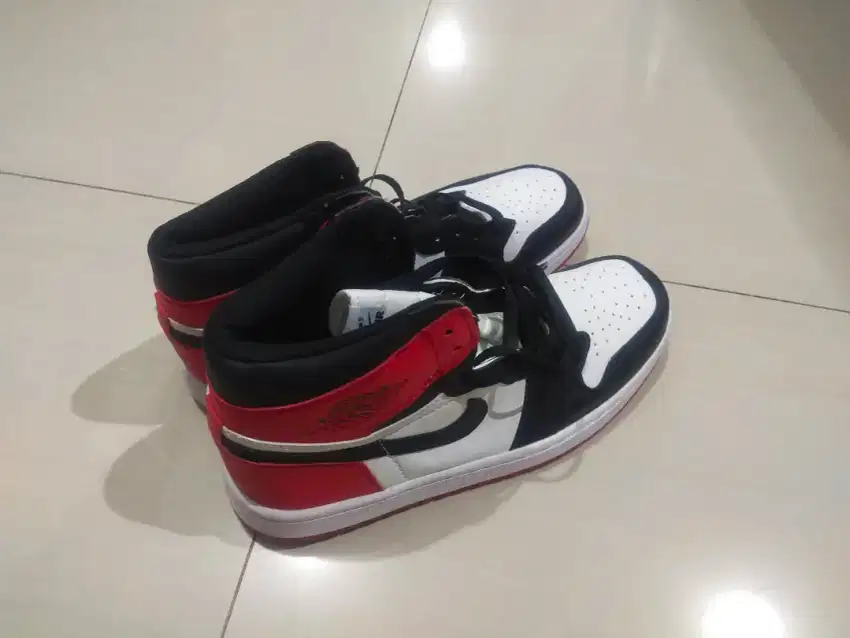 Sepatu cowok ukuran 44