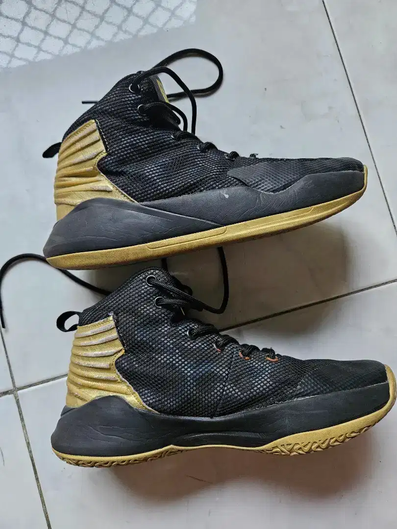 Sepatu basket ballerbro size 39 unisex