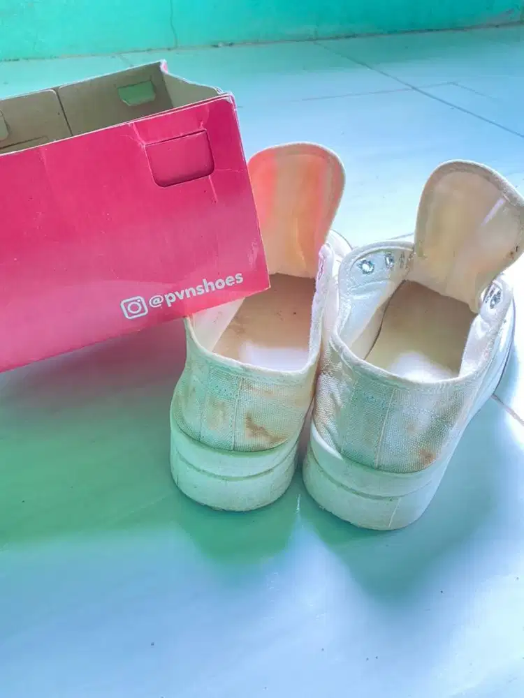 Sepatu PVN Warna Cream & Putih