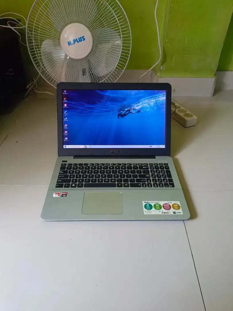 Laptop Asus X555B
AMD