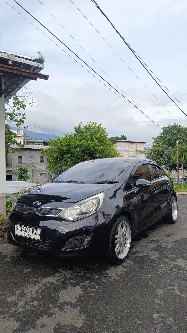 Kia All New Rio 2013/2013 Hitam Mulus Irit Murah