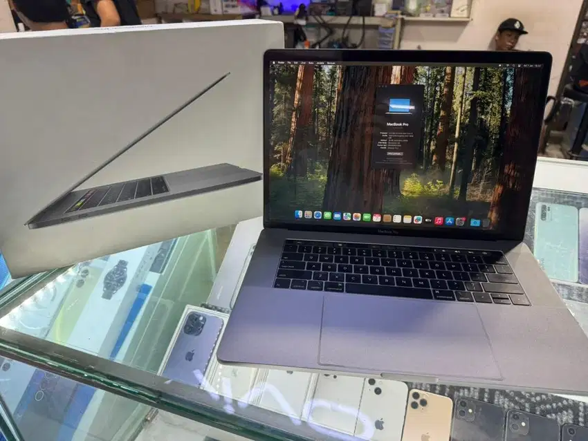 Macbook Pro 2018 15inc Core i7 Ram 16gb SSD 256gb Touchbar Resmi iBox