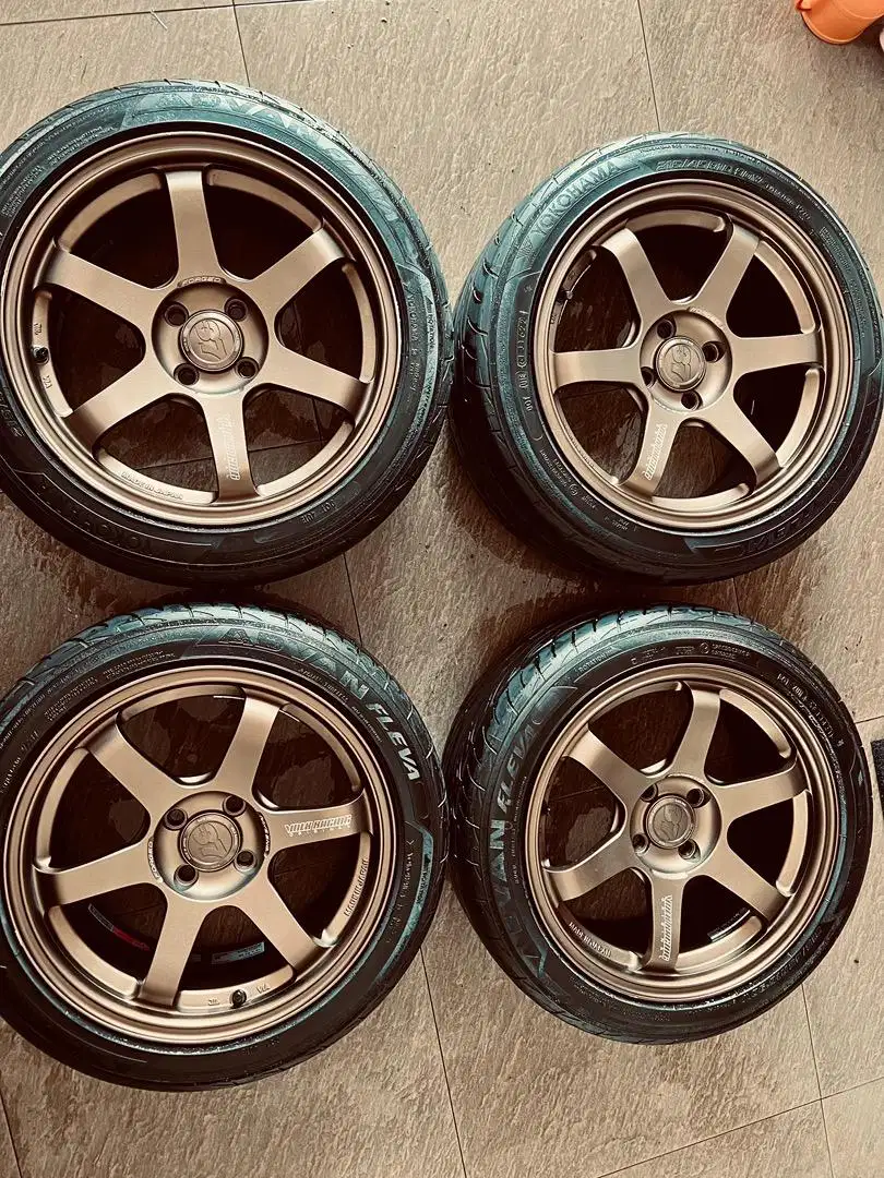 Dijual velg volkraya TE37 + Ban Yokohamma advan 95%