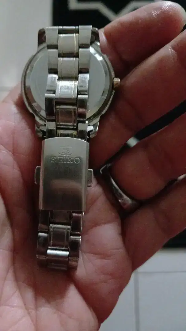 Jam tangan seiko