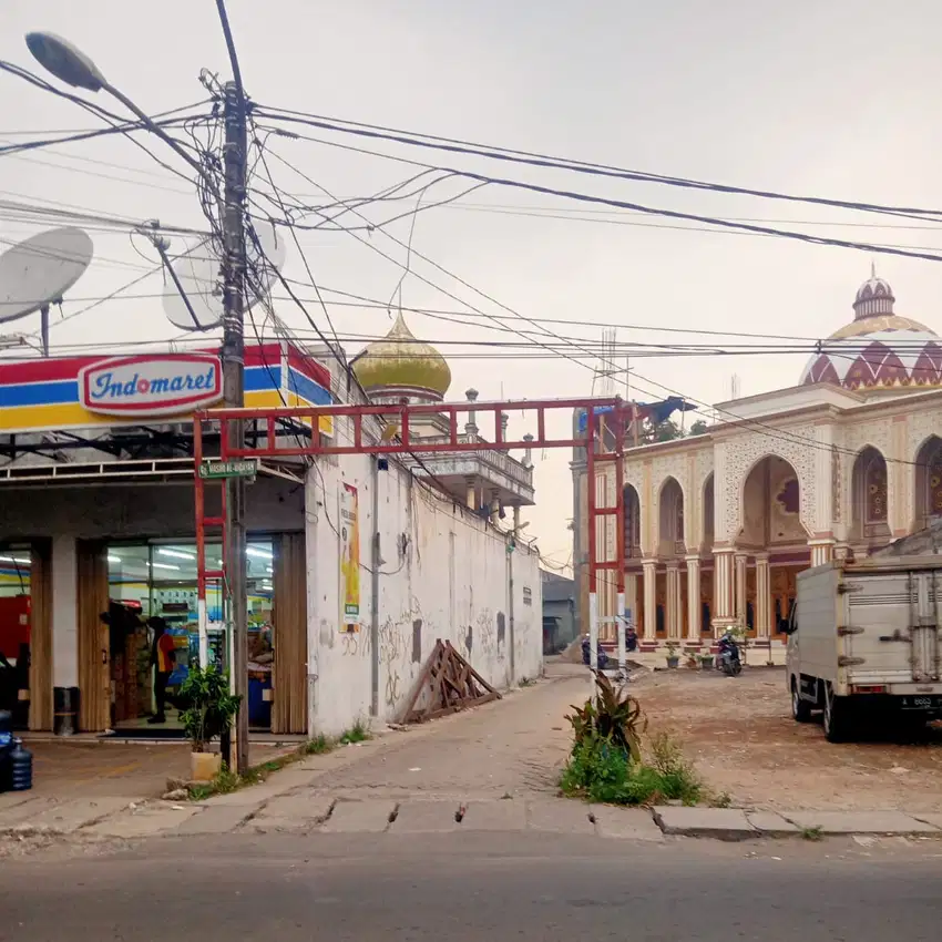 Kios ex indomaret di JL. Jati Uwung, pasar kemis Kota Tangerang