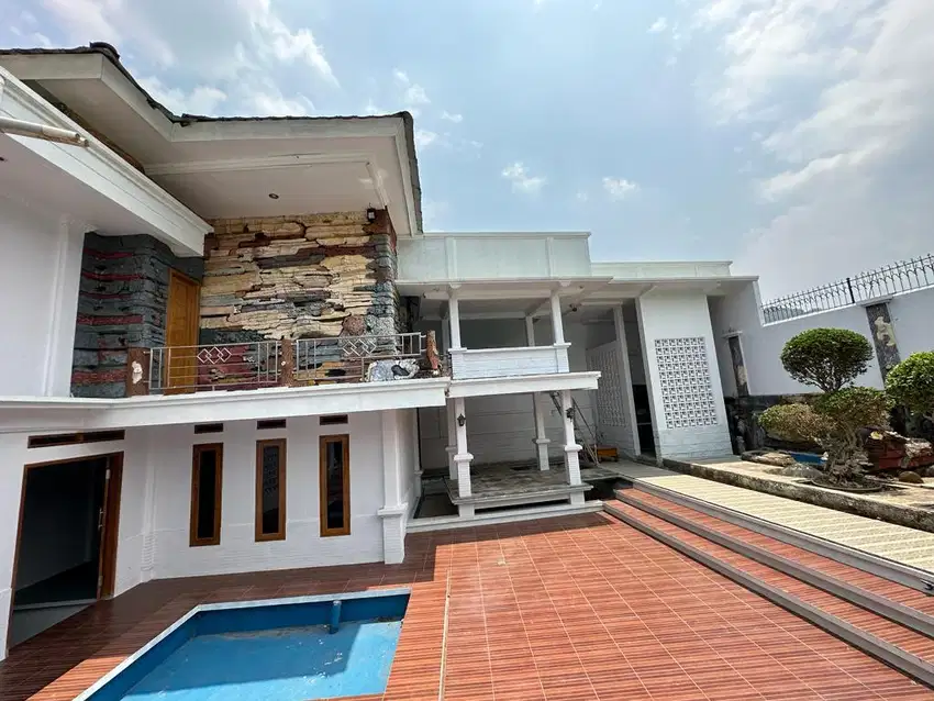 Dijual Rumah Besar di Sukabumi