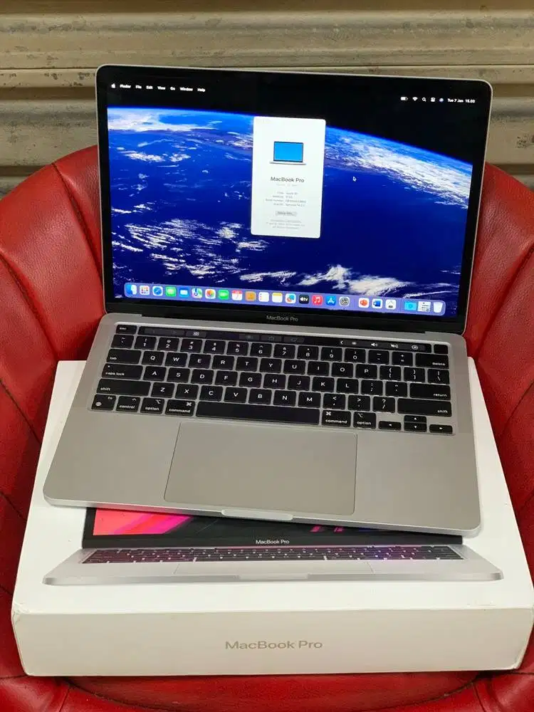 MacBook Pro 13 inch 2020 Touch Bar M1 8/256gb Silver Ex iBox Original