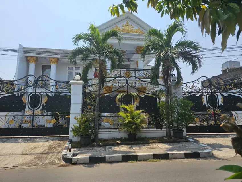 Dijual Cepat Rumah Exclusive Full Furnish Jakapermai Bekasi Barat