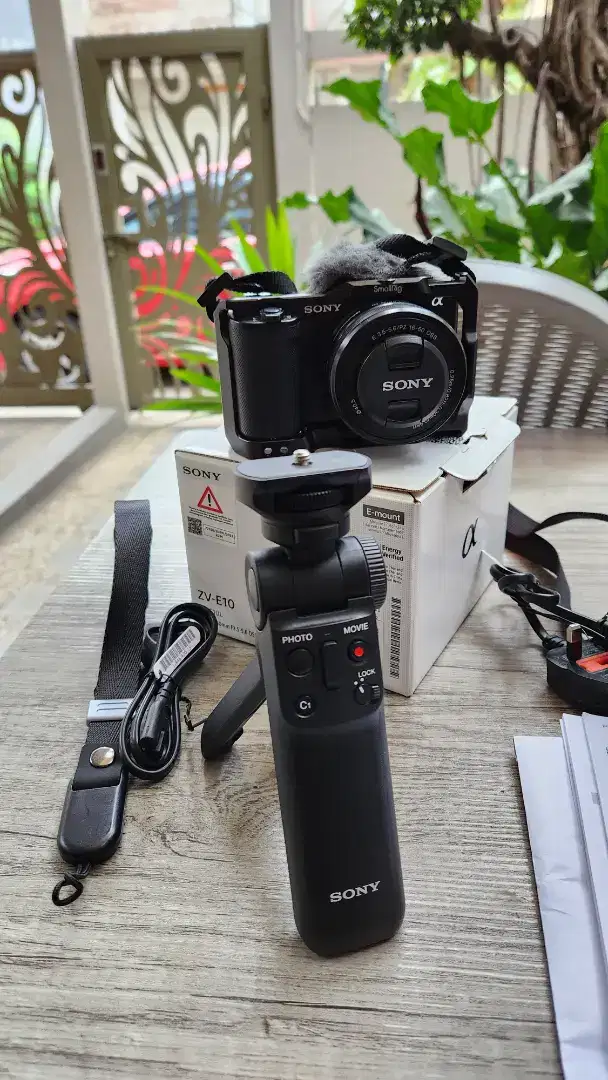 Kamera Camera Mirrorless Digital Sony ZV E10 Like New Banyak Bonus