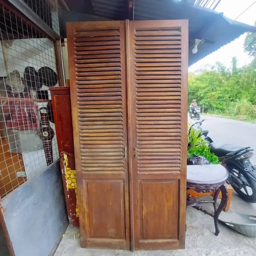 Sepasang Pintu Krepyak Jalusi Jati Lawas Solid untuk Sirkulasi Udara