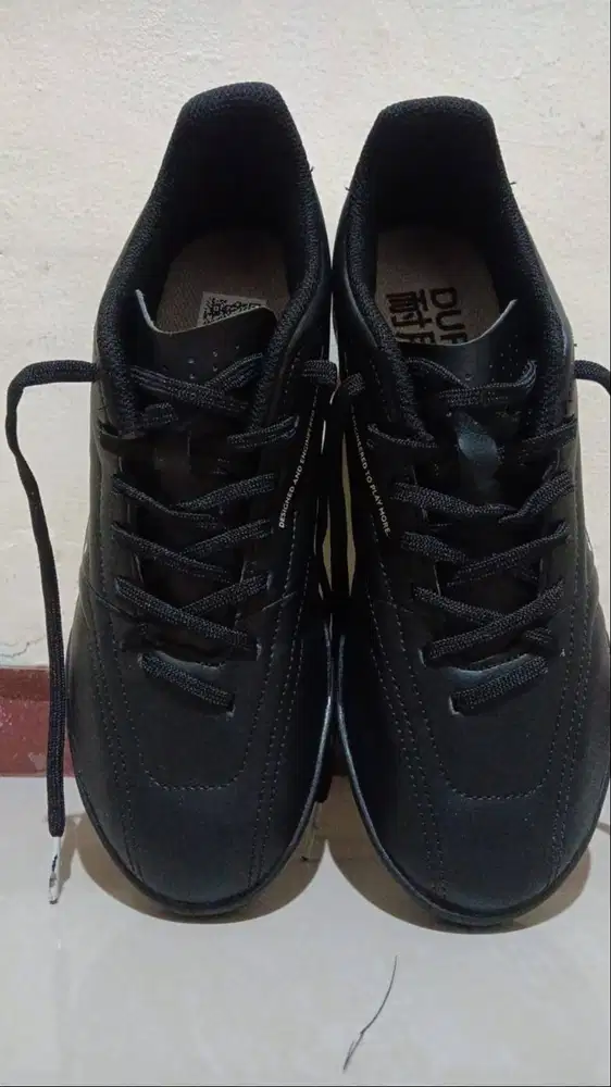 Sepatu Sepakbola Mini Soccer TF 100 - Black - 41