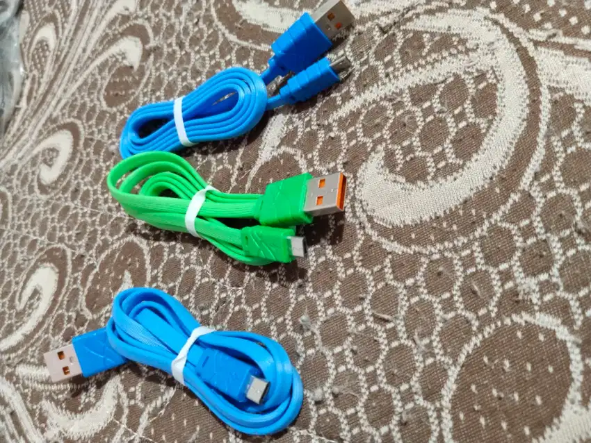 Kabel data USB ( Bukan type C )