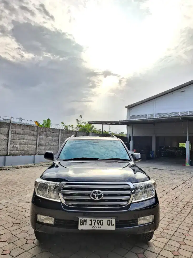 Land cruiser 2011 VX200 4.5 UK full spec. Km 65rb