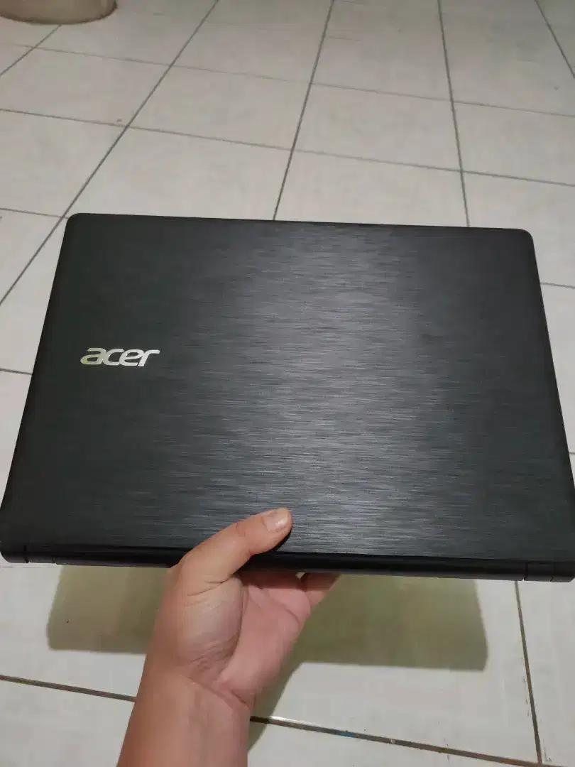 Jual laptop bekas Acer Z3-451 8