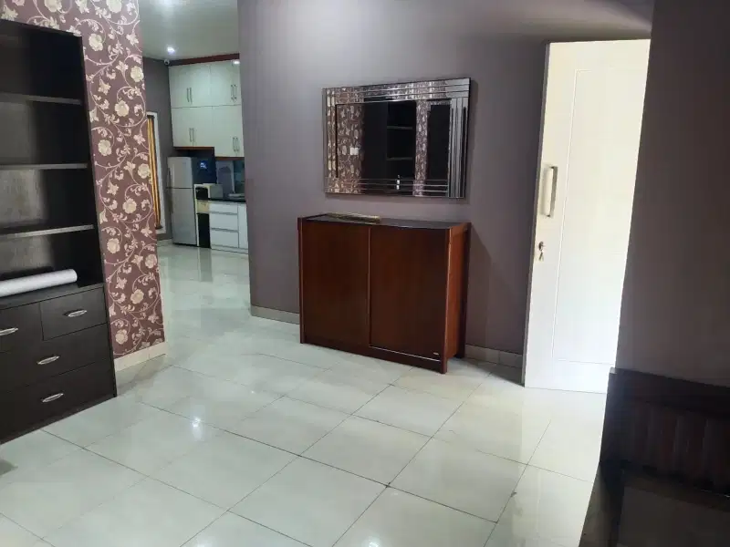 Disewakan Rumah 2LT Full Furnished Di Raffles Hills KT3+1 KM 3+1