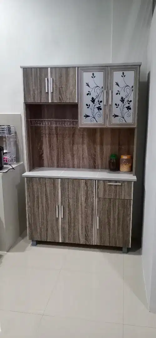 Lemari dapur 4 pintu