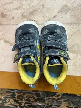 Sepatu osh kosh anak anak