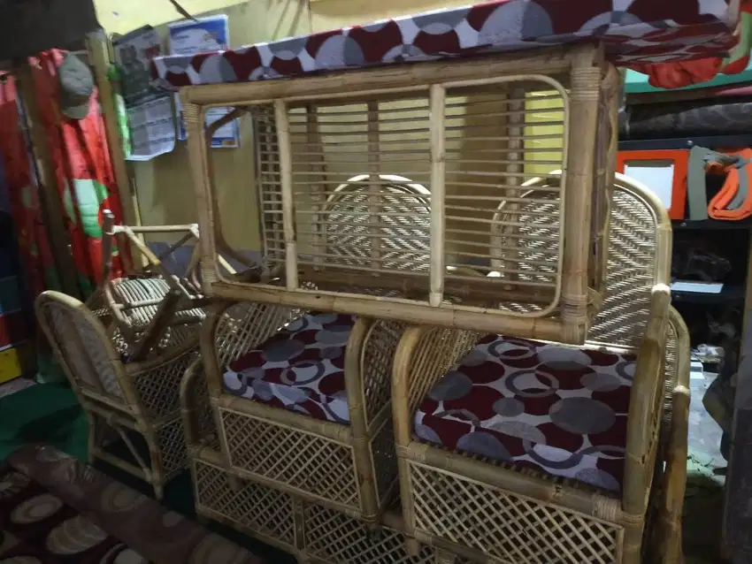 Menjual berbagai jenis dan motif kursi rotan