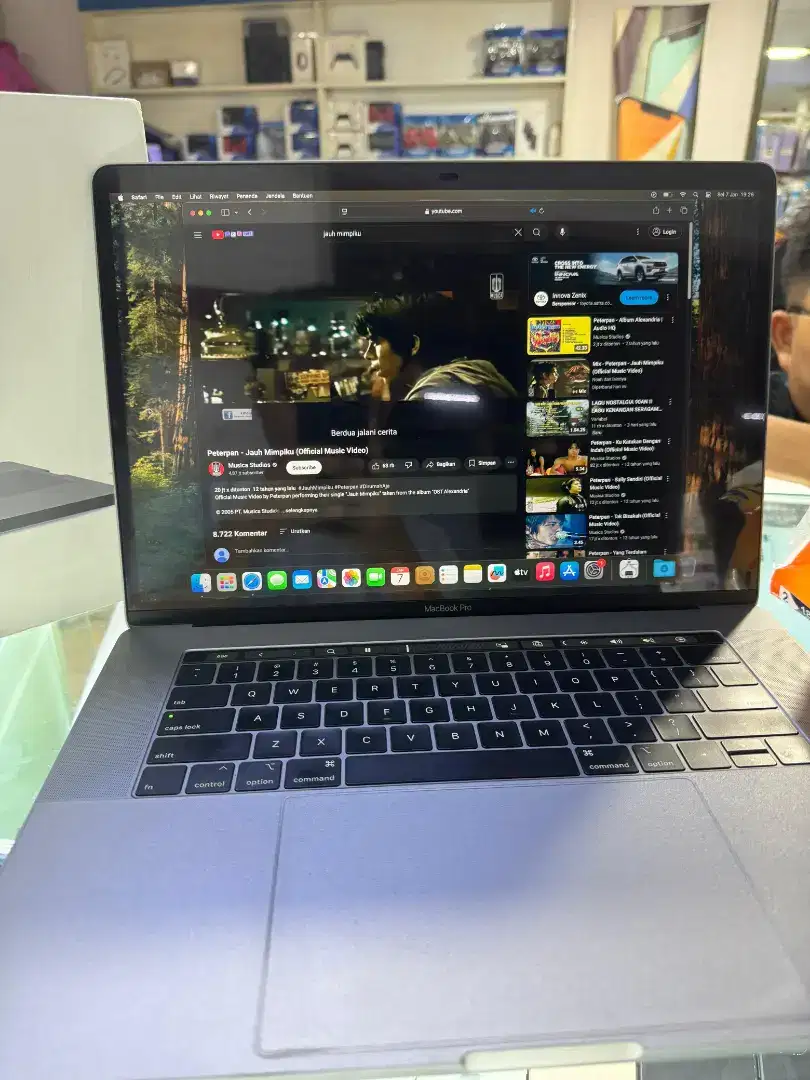 Macbook Pro 2018 15inc Core i7 Ram 16gb SSD 256gb Touchbar Resmi iBox