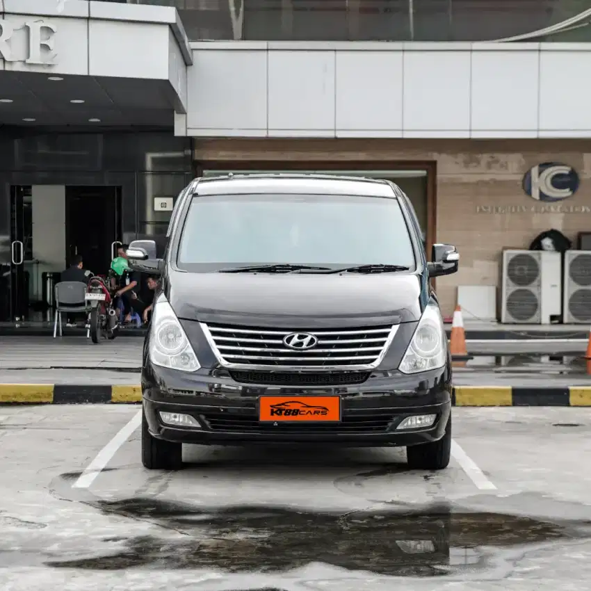 Hyundai H-1 XG CRDI Matic tahun 2011 (diesel)