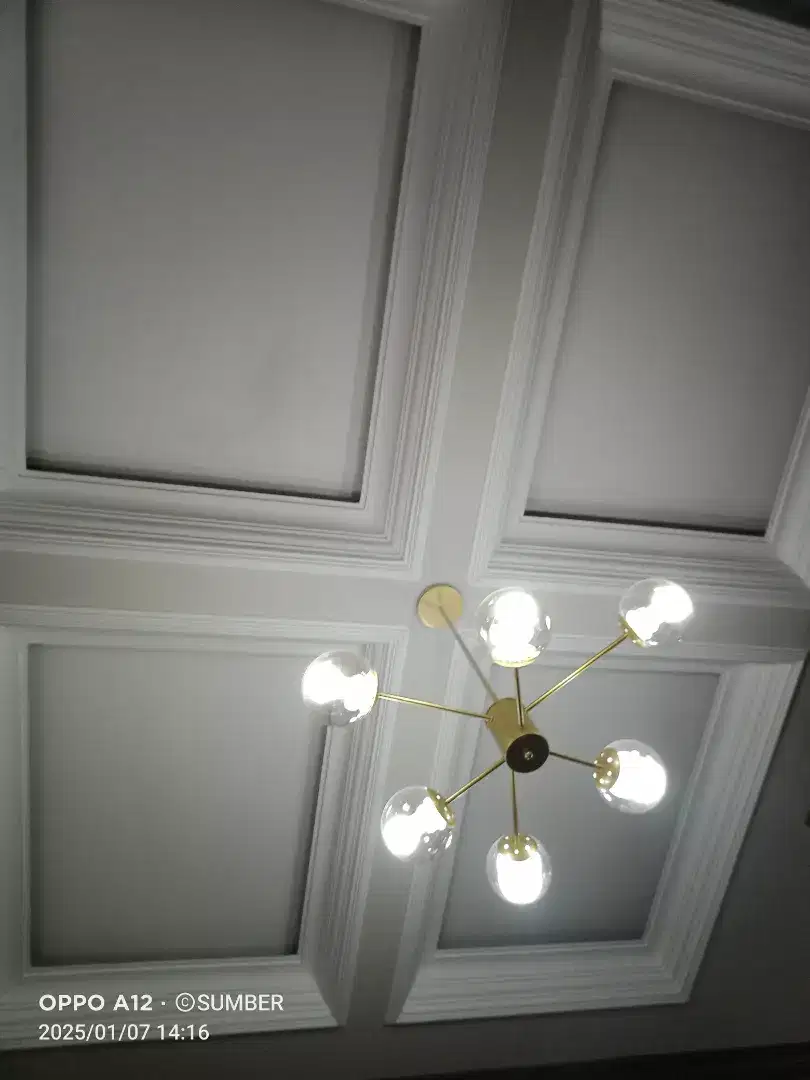 Plafon dan lampu sembunyi