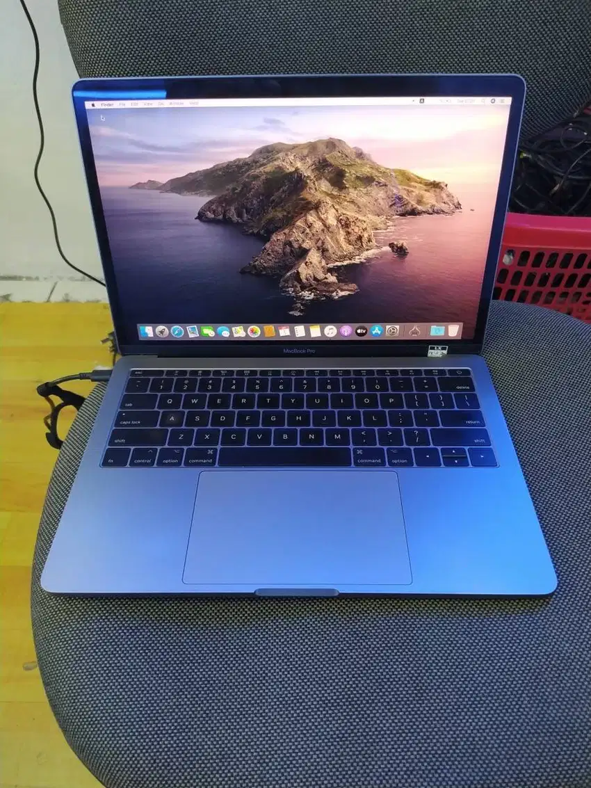 MACBOOK PRO RETINA 13 INC 2018 CORE I5 RAM 16/512GB BAGUS MURAH M-AK