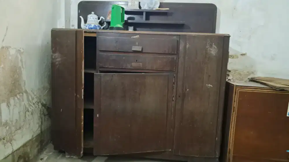 Lemari kayu jati kuno, tebal