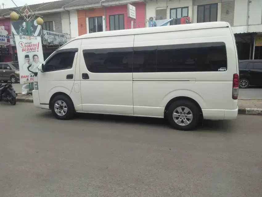 Toyota Hiace Commuter 2018 Putih