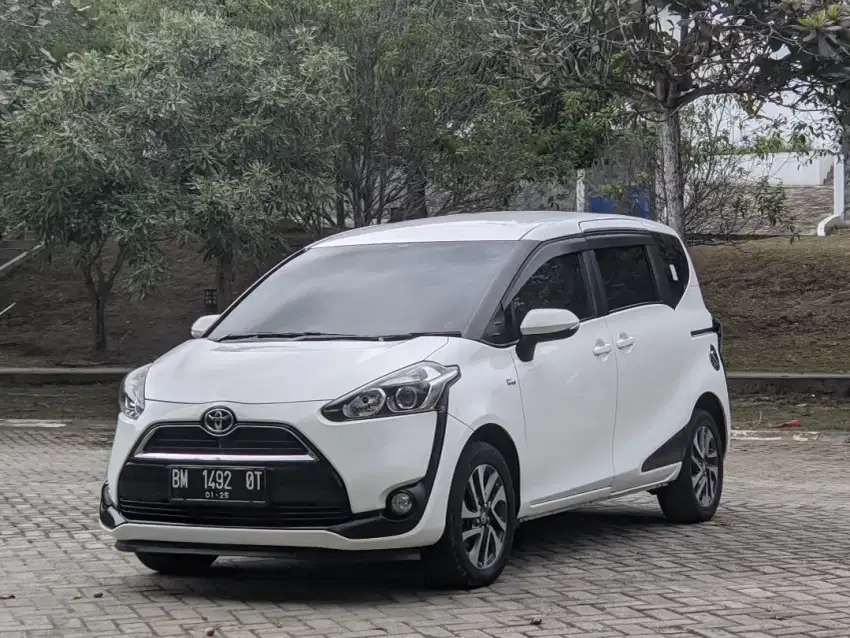 Toyota Sienta V 1.5 Automatic 2017