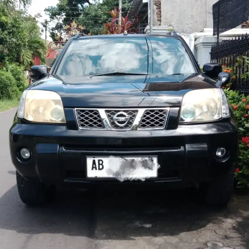 NISSAN X-TRAIL 2.5 ST/AT BENSIN HITAM