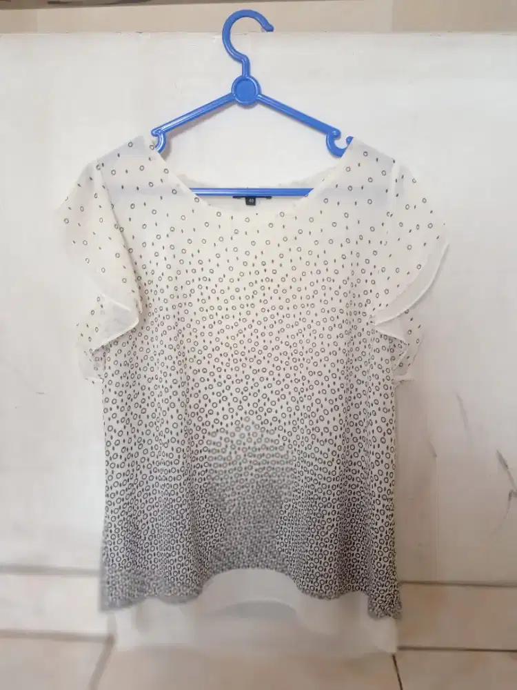 Dijual baju atasan warna  putih