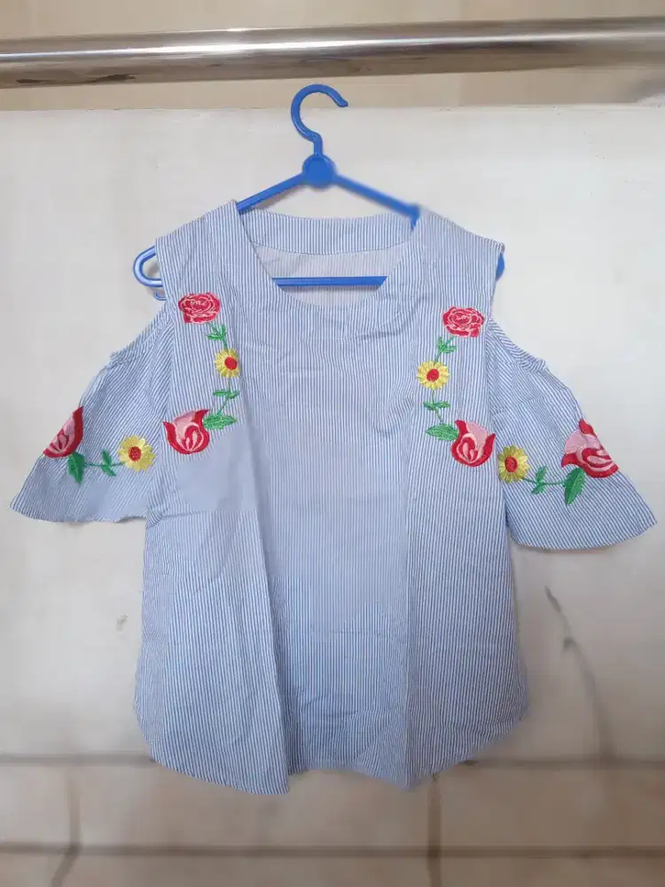 Dijual baju atasan warna biru adam dan nyaman