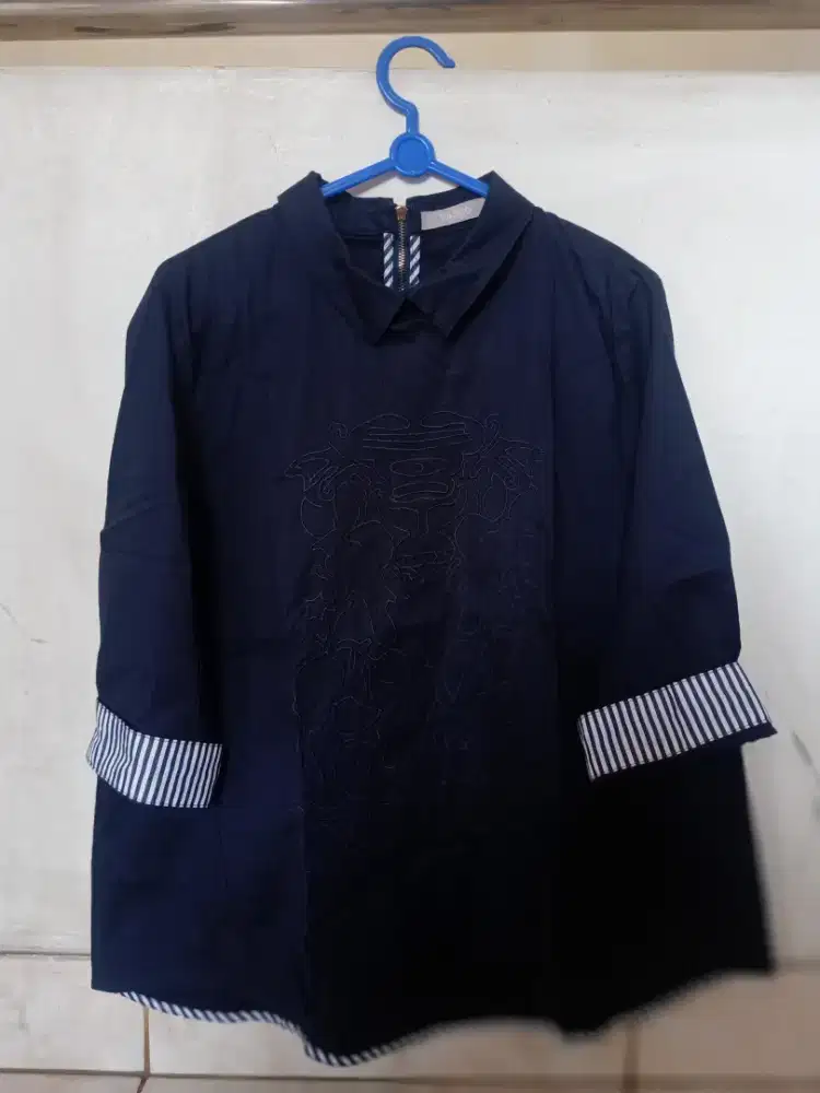 Baju atasan navy lengan panjang