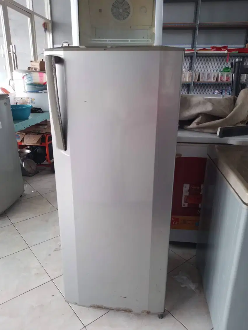 Dijual atau Disewakan Freezer berdiri bekas LG 6 rak siap pakai