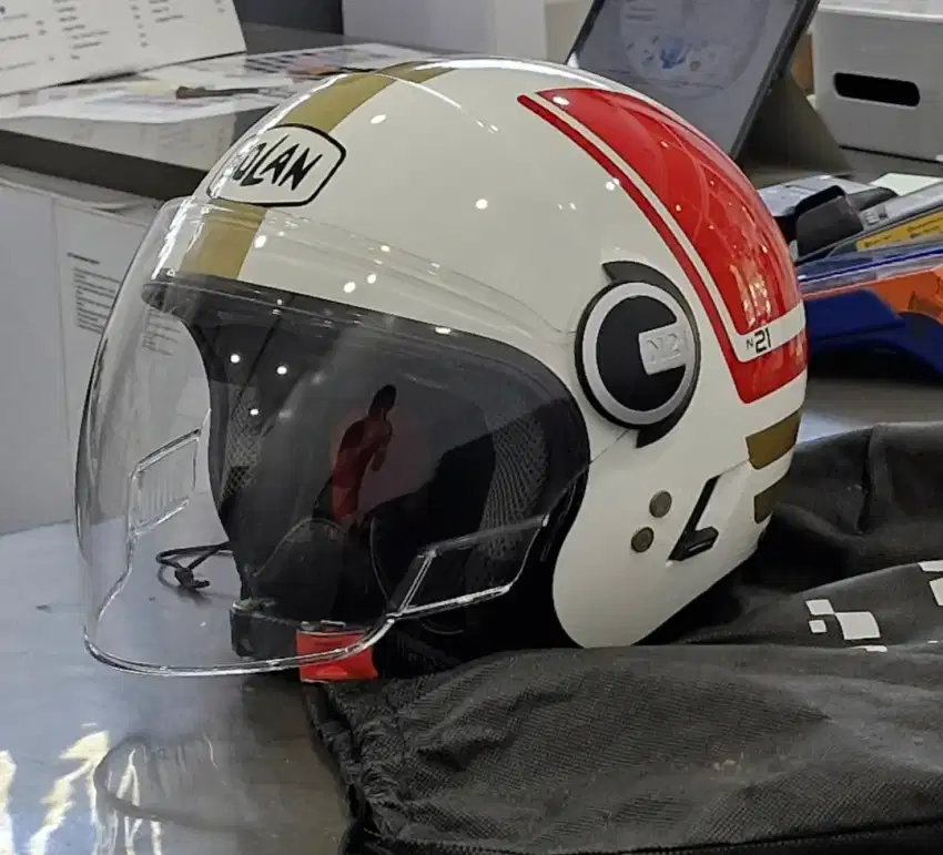 Dijual cepat Preloved Helm Nolan N21 size L